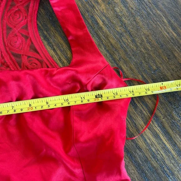 Jessica McClintock Gunne Sax VTG 90s
Cherry Red Satin Lace Back Slit Maxi Dress - Picture 9 of 9
